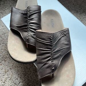 Women's Taos Copper Leather Sandals Sz. 8